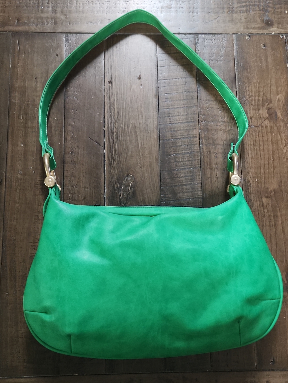 Vintage Green Shoulder Bag with Gold Hardware  Sleek Everyday Shoulder Bag